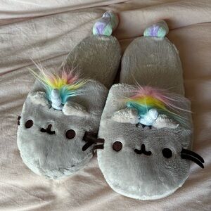 NWOT Pusheenicorn Stuffed Animal Slippers (size 8/9)